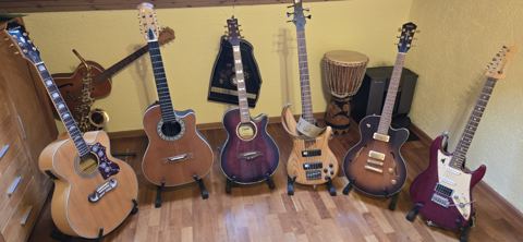 Gitarren und weitere Instrumente
